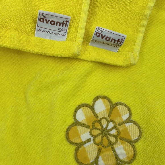 Vintage 70’s yellow plaid embroidered daisy hand towels by The Avanti - Picture 7 of 8